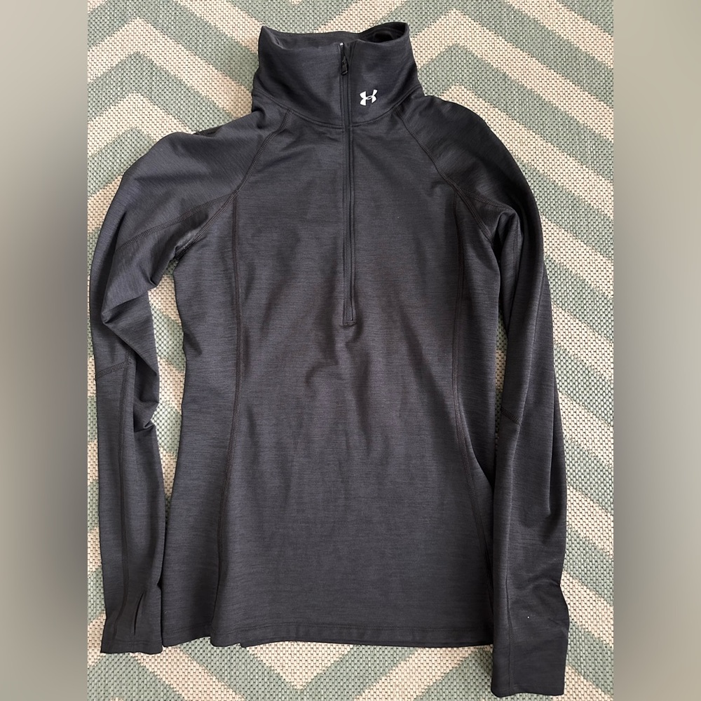 Under armour Ladies cold gear shirt in size medium, color black